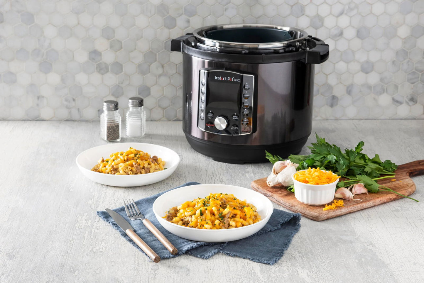 Multicooker si friteuza cu aer cald, 2 in 1, Instant Pot Pro Crisp 8, 1500W, 11 programe presetate, Capacitate 7.6 litri, Vas interior din inox, Negru - EpicHome