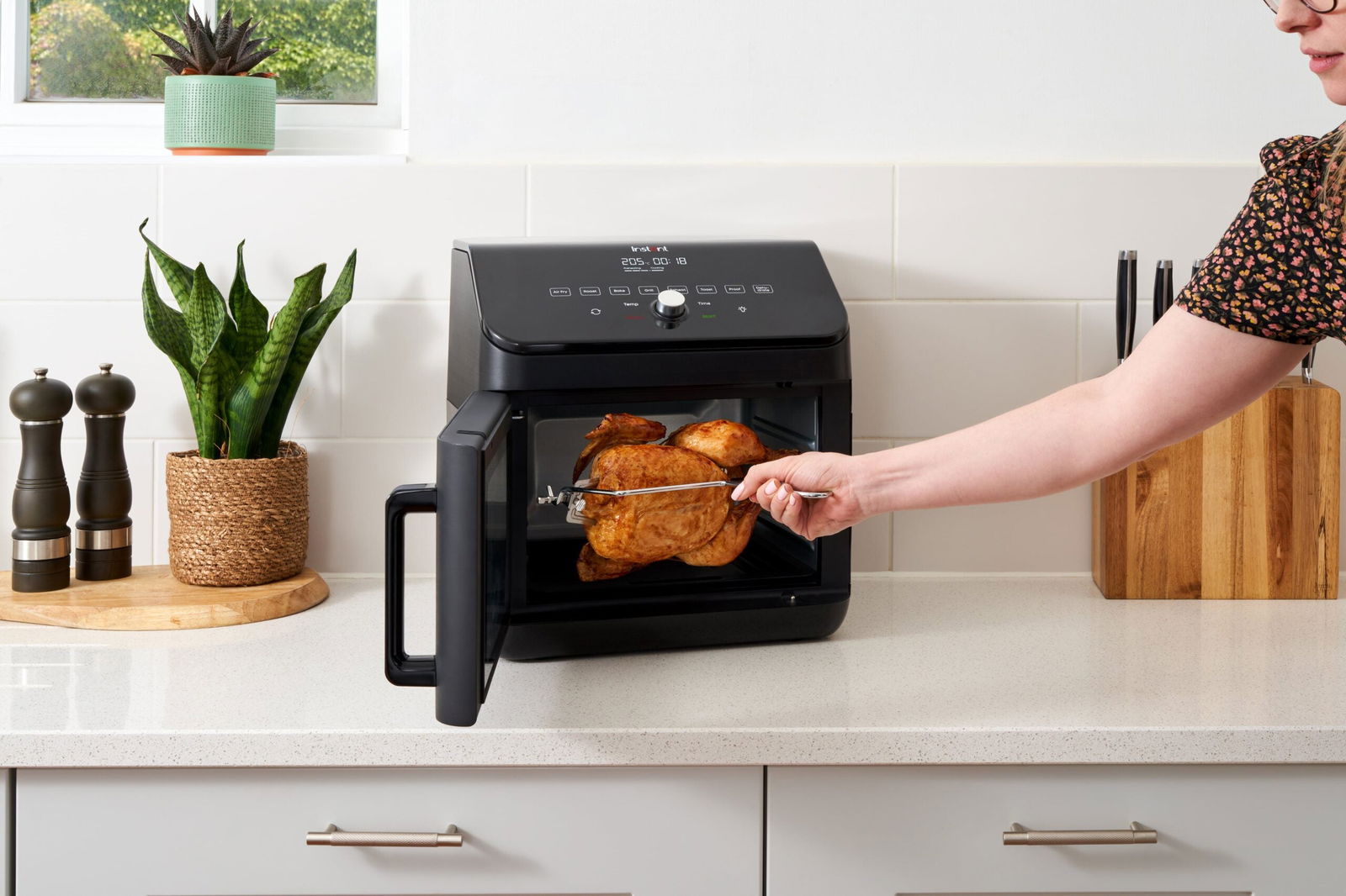 Friteuza Vortex Plus Oven 13L, Instant Pot Brands, Multifunctional, 1700W, display digital, 9 in 1, functie de rotisor, Negru - EpicHome