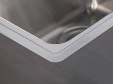 Chiuveta inox Pyramis PELLA, dimensiune 570x520mm, adancime cuva 200mm, instalare la nivel cu blatul sau pe blat, valva automata, finisaj lucios